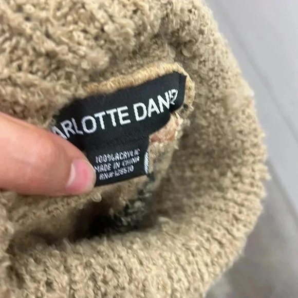 Charlotte daniel  poncho - Picture 3 of 3